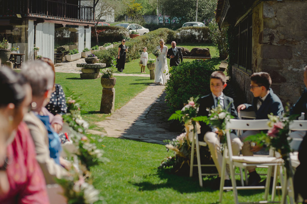 entrada de novia a la ceremonia