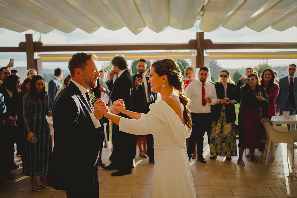 Novios abren el baile en el palacio de mijares