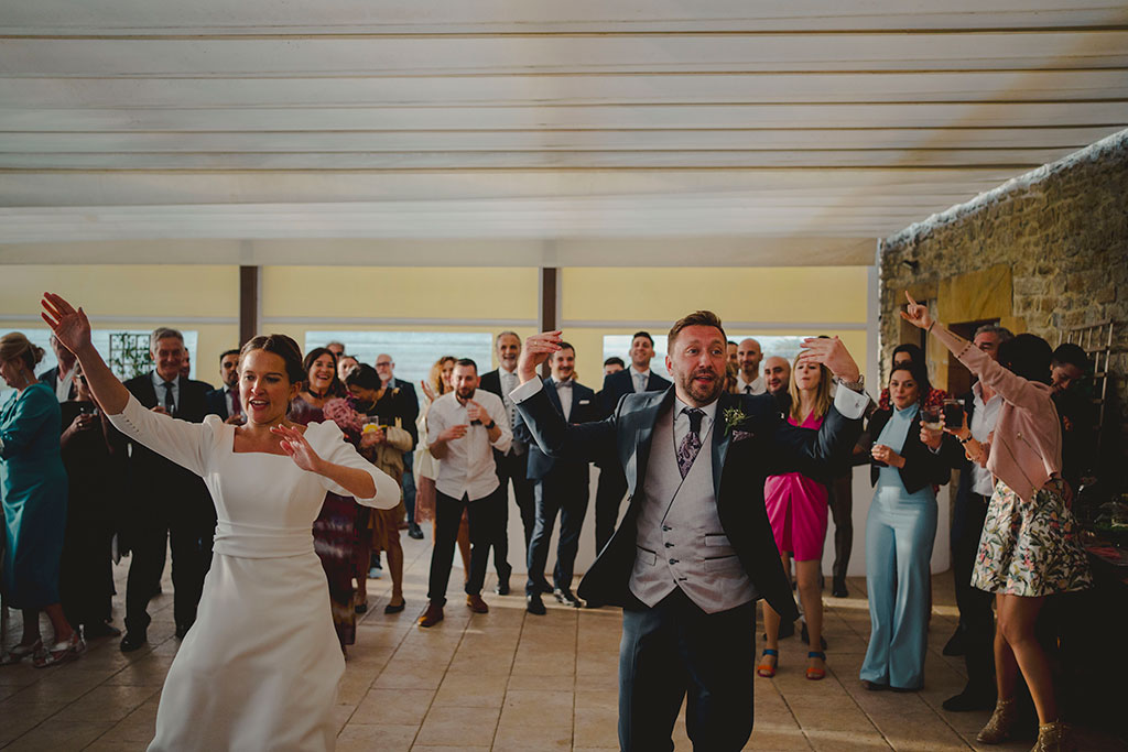 Arranca la fiesta en la boda en el palacio de mijares