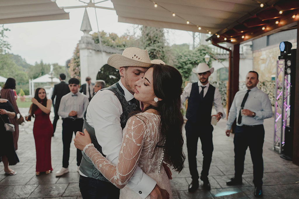 mejor fotografía de boda Santander novios en la fiesta