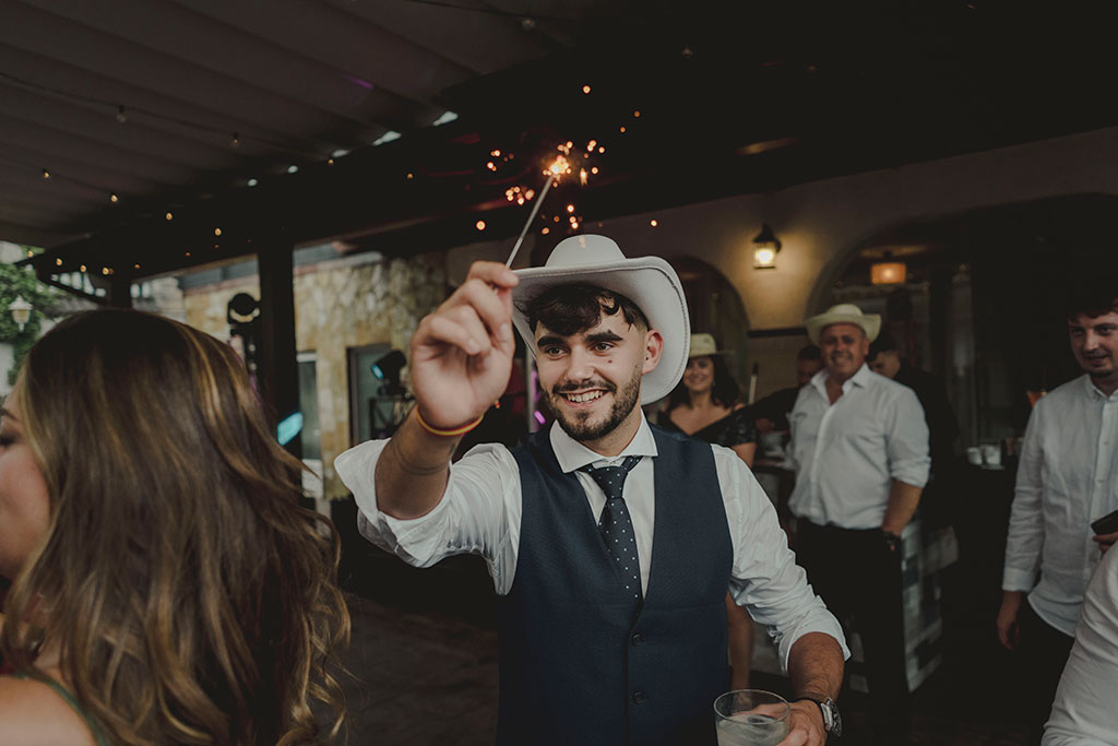 mejor fotografía de boda Santander hermano en la fiesta