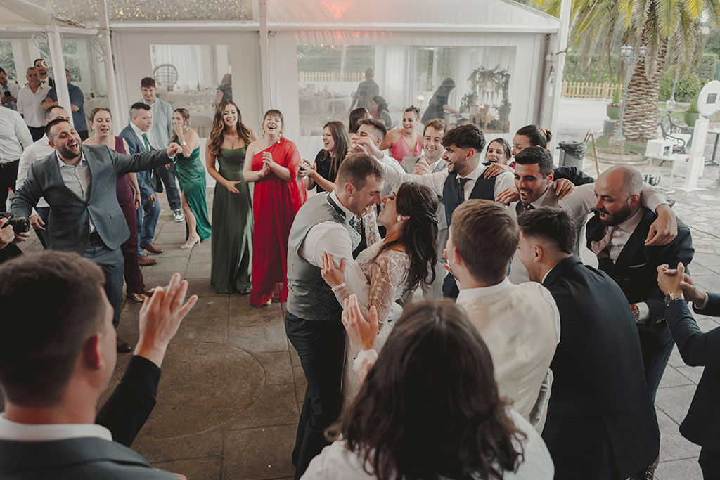 mejor fotógrafo de bodas en Santander fiesta de sunset