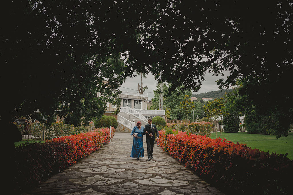 el mejor fotógrafo en Santander entrada del novio