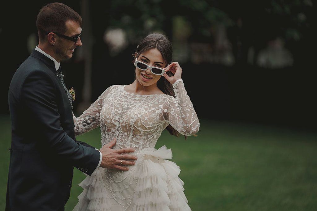 mejor fotógrafo de bodas reportaje con gafas