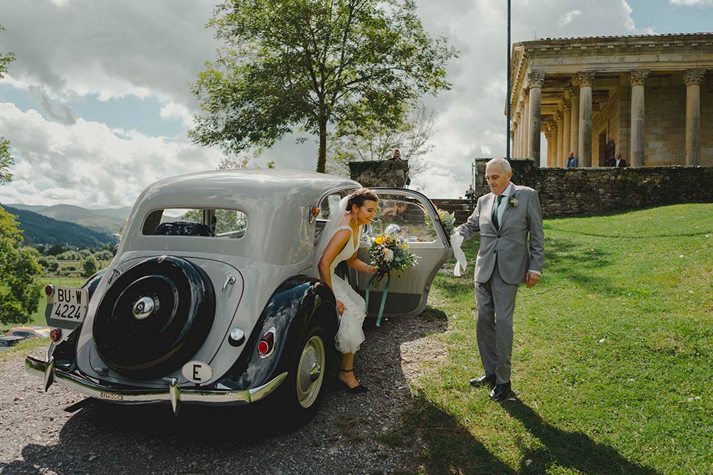 Los mejores fotógrafos de bodas en Cantabria coche