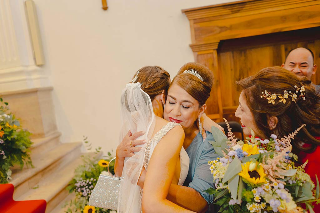 La mejor fotografía emocional de bodas en Cantabria madrina