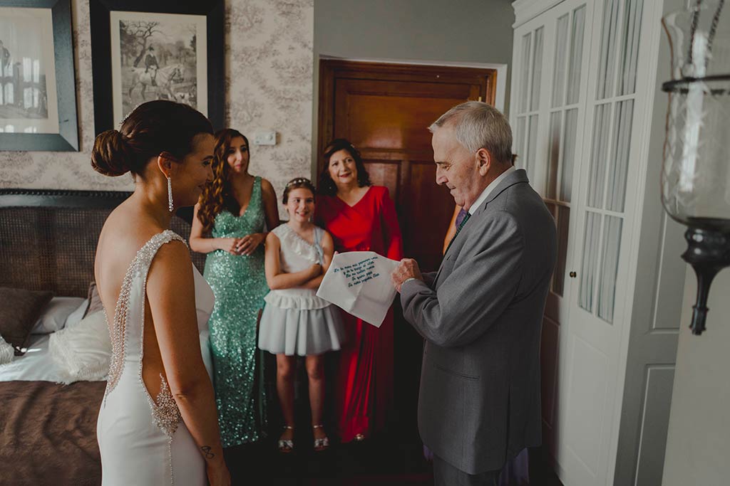 La mejor fotografía de bodas en el Cason de la Marquesa pañuelo