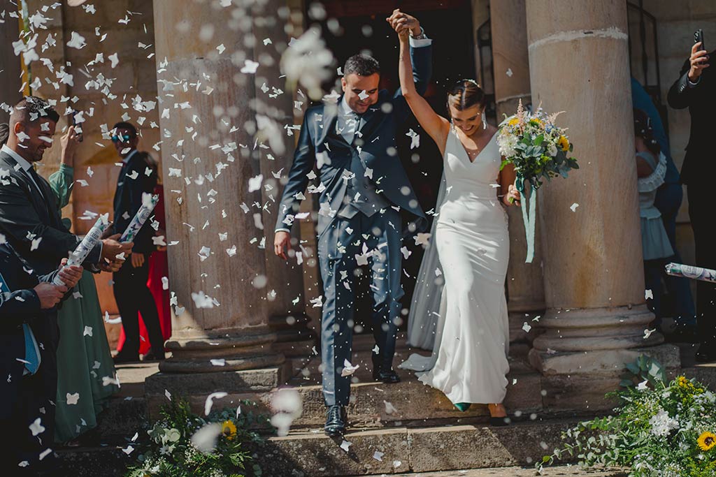 Los mejores fotógrafos de bodas en Cantabria papelitos