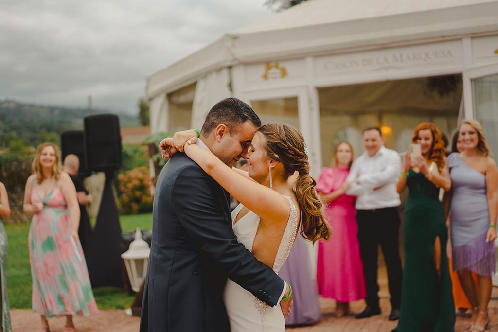 La mejor fotografía de boda en Cantabria de Marcos Greiz primer baile de novio