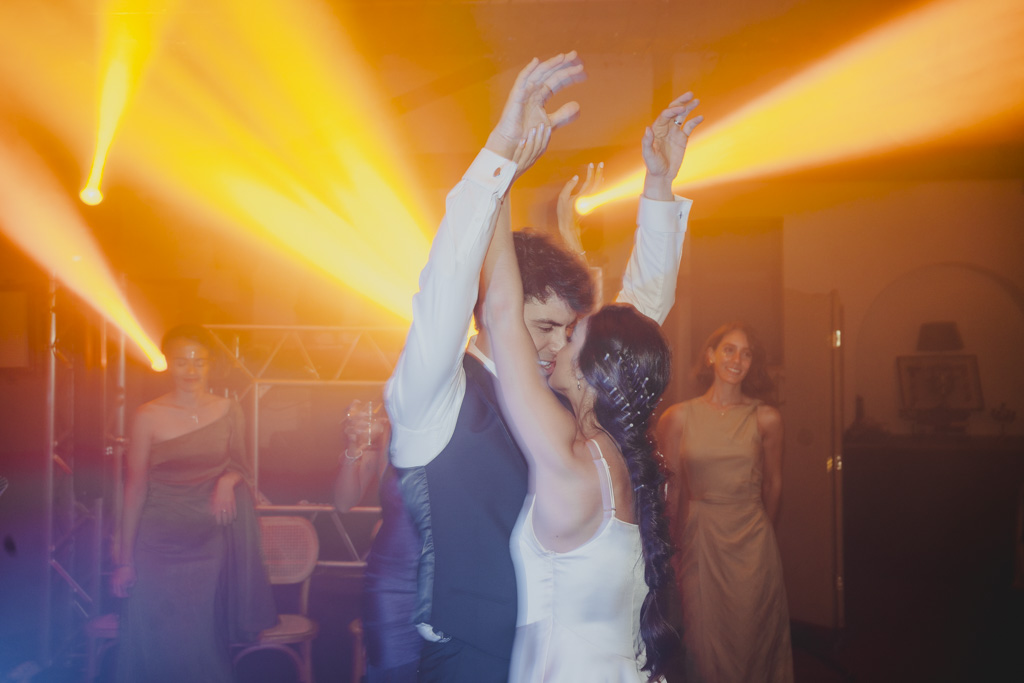 fotografía de boda emocional en Finca San Juan Cantabria pareja