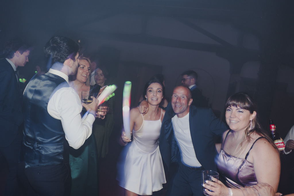 fotografía de boda emocional en Finca San Juan Cantabria fiesta