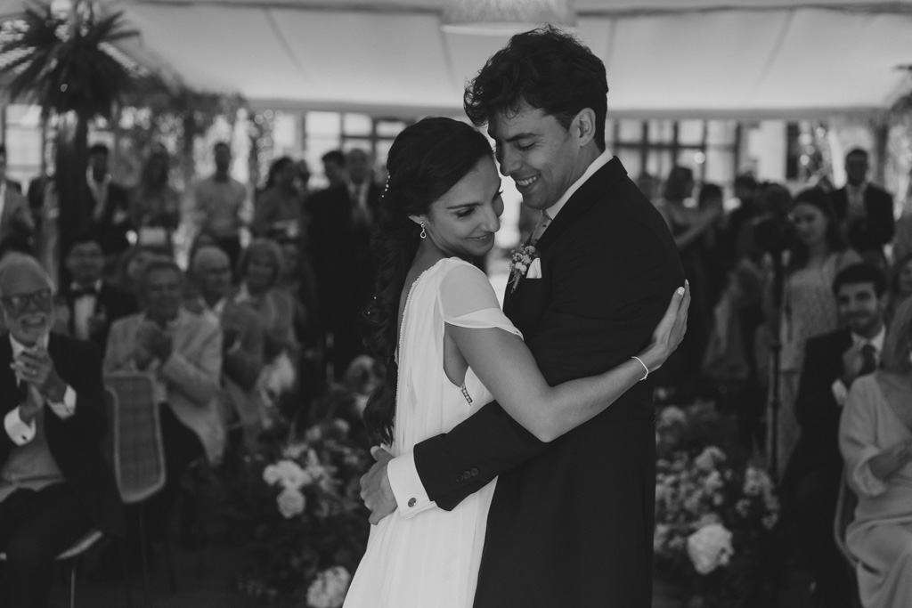 la mejor fotografía de boda emocional en Cantabria Finca San Juan final ceremonia