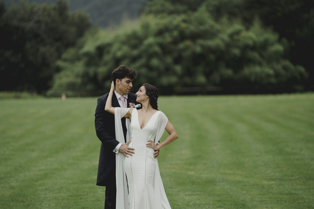 mejores fotografías de bodas emocional en Cantabria Finca San Juan pareja